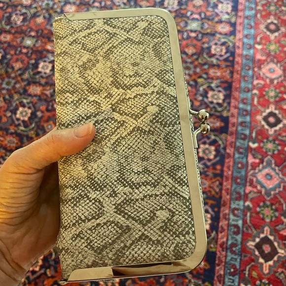 Framed Clutch with beautiful snake print design - Picture 8 of 8